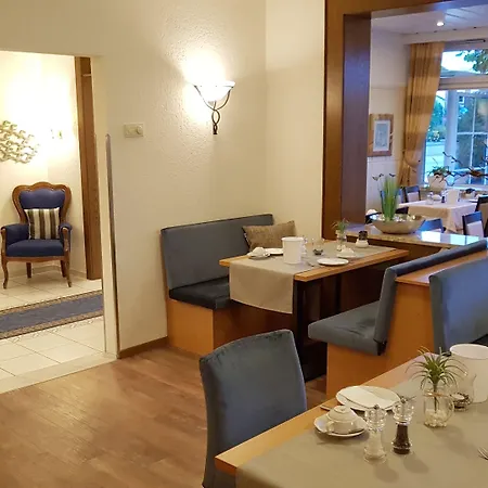 Vier Linden Hotel 3*