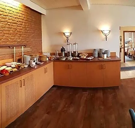 Vier Linden Hotel 3*