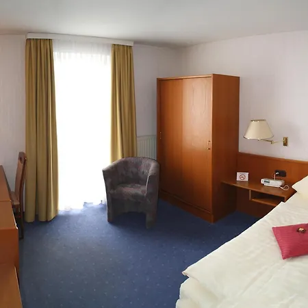 Vier Linden Hotel