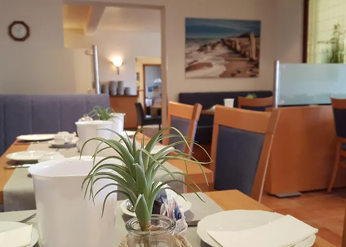 Vier Linden Hotel 3*