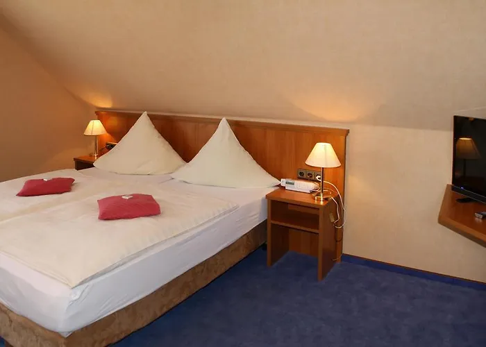 Vier Linden Hotel 3*